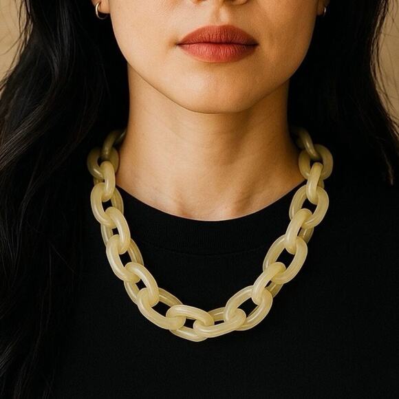 Vintage-Inspired Chunky Acrylic Chain Link Necklace – Cream & Gold – New - Picture 1 of 6